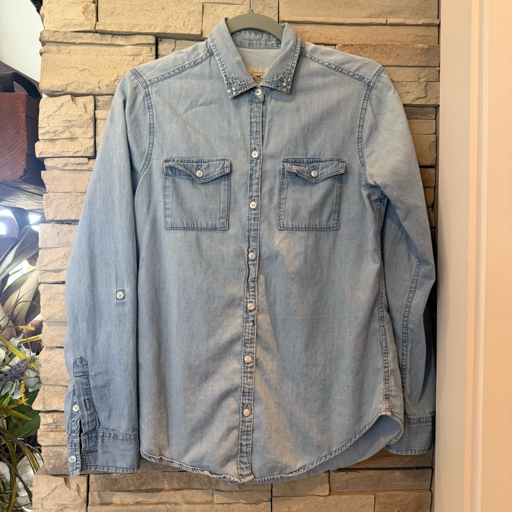Hollister Shirt Women’s S Blue Chambray Denim Long Sleeve Button Up Light Wash